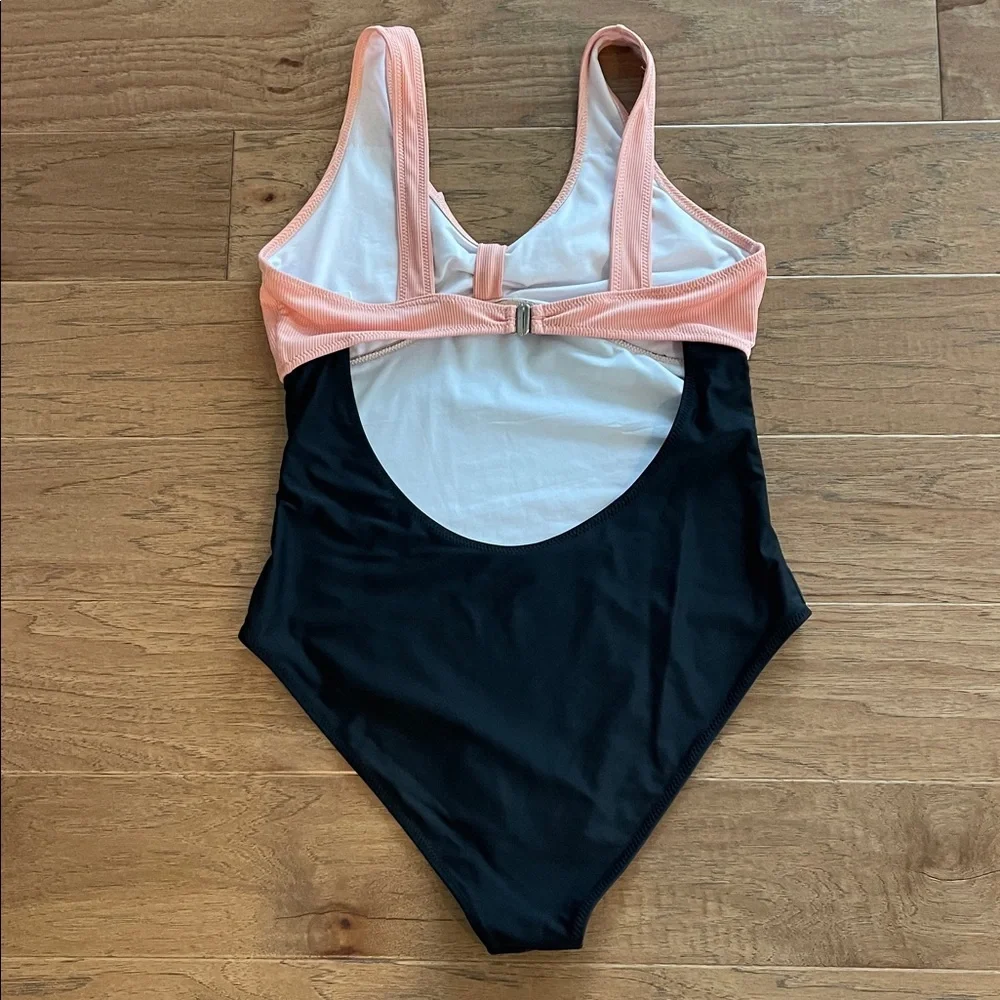 Beachsissi Two-Tone Peach‎ and Black One-Piece Swimsuit Medium